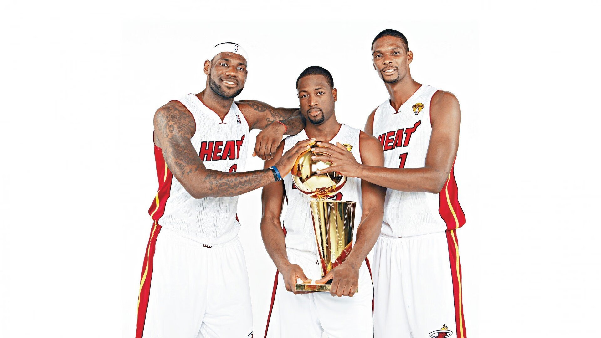 “德甲豪门密切追赶，冠军之战悬而未决”，德甲冠名