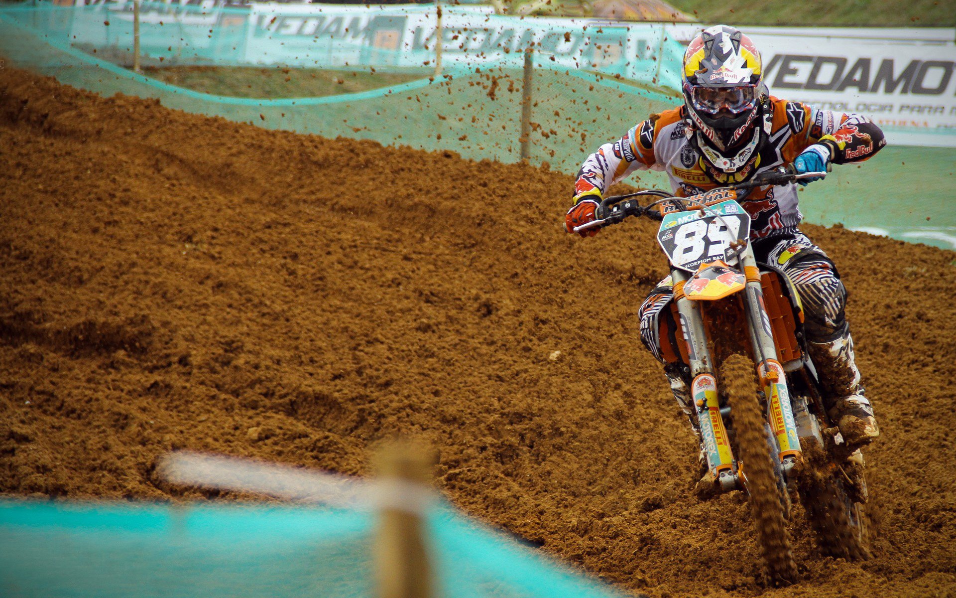 英格兰球员场上起冲突，主帅紧急平息，英格兰球员状态