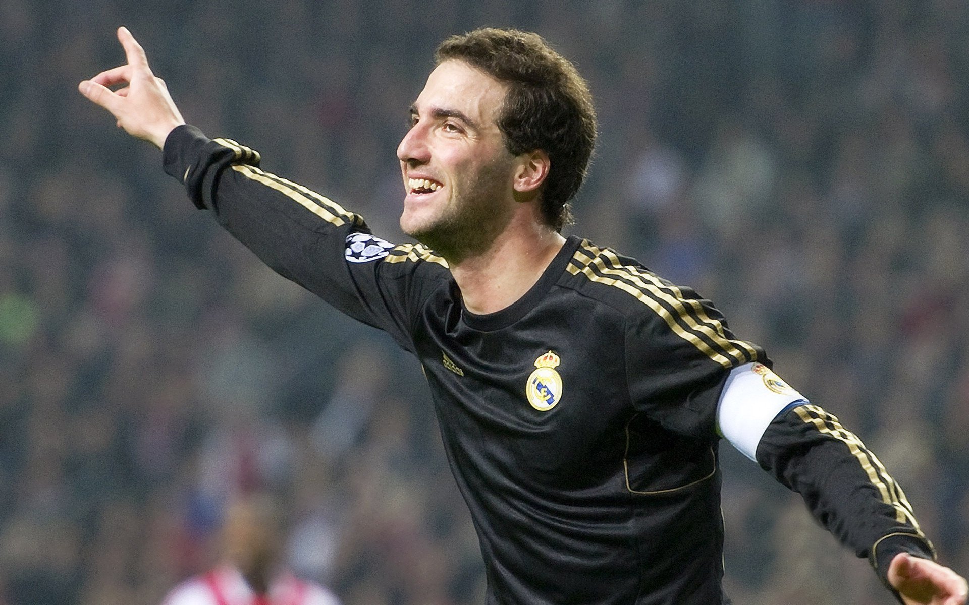 詹姆斯在对阵快船的比赛中砍下51分，带队在最后一节实现逆转获胜！