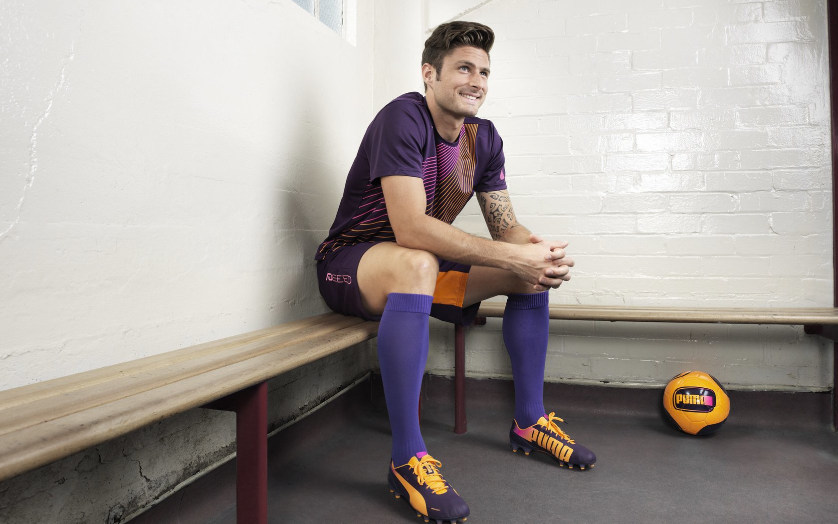 足球体能康复中心对外服务社会大众，体育康复中心